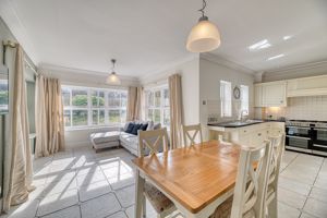 Dining Kitchen - click for photo gallery